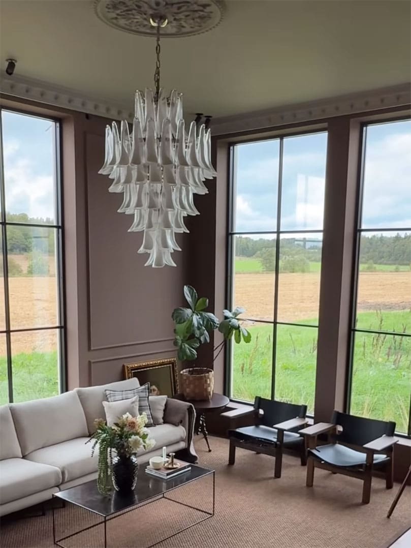 85-Lattimo-white-murano-chandelier--cherry-vintage-interior